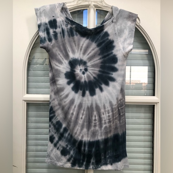 💙🩵🩶 Blue and Charcoal Grey Tie-Dye Top. - Picture 2 of 4
